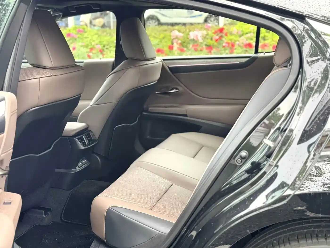 Lexus ES 2025 200 Ultimate Edition фото 3