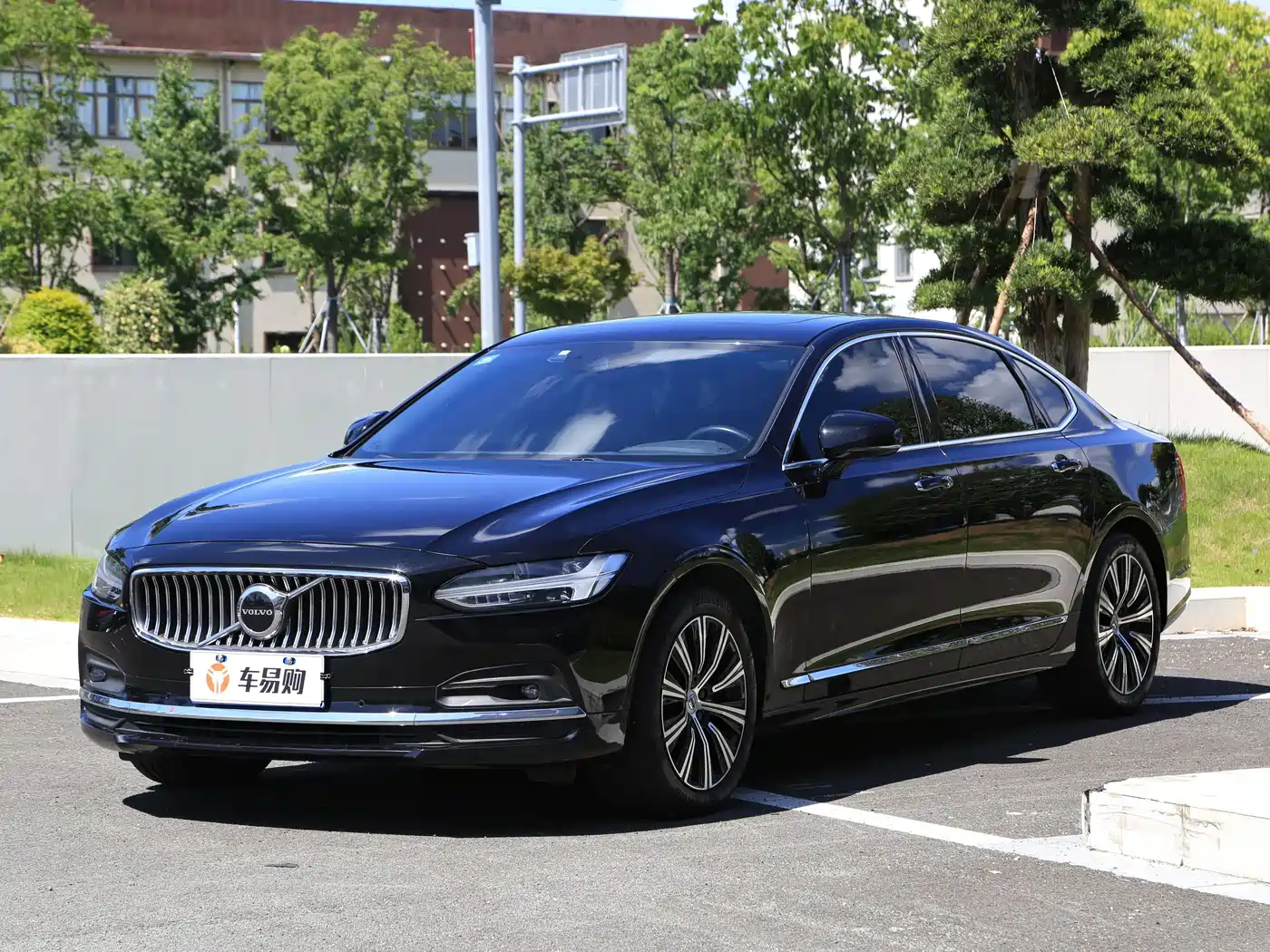 Фото 1 - Volvo S90