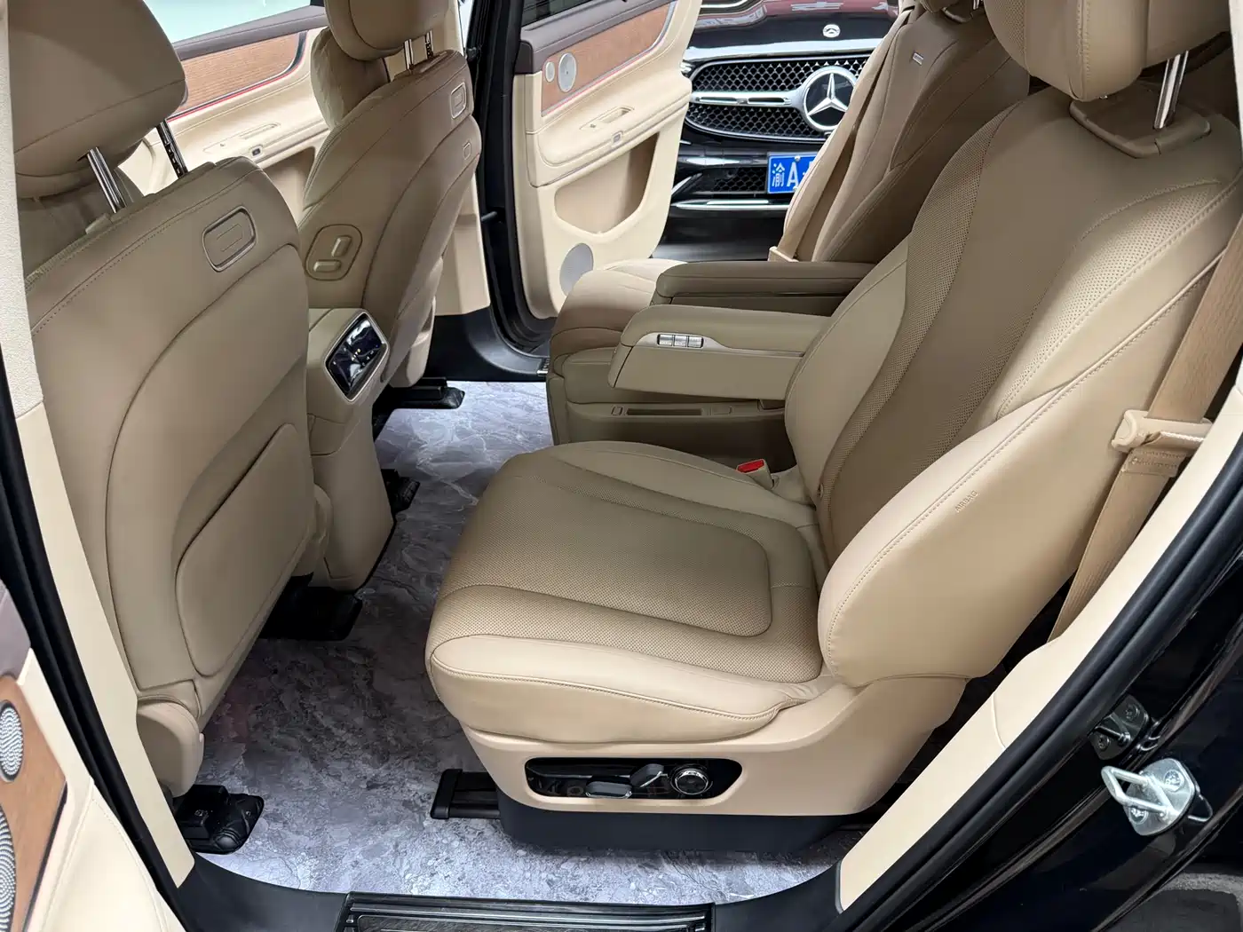 AITO Wenjie AITO M9 2024 Extended Range Ultra 42kWh 6-Seater фото 12