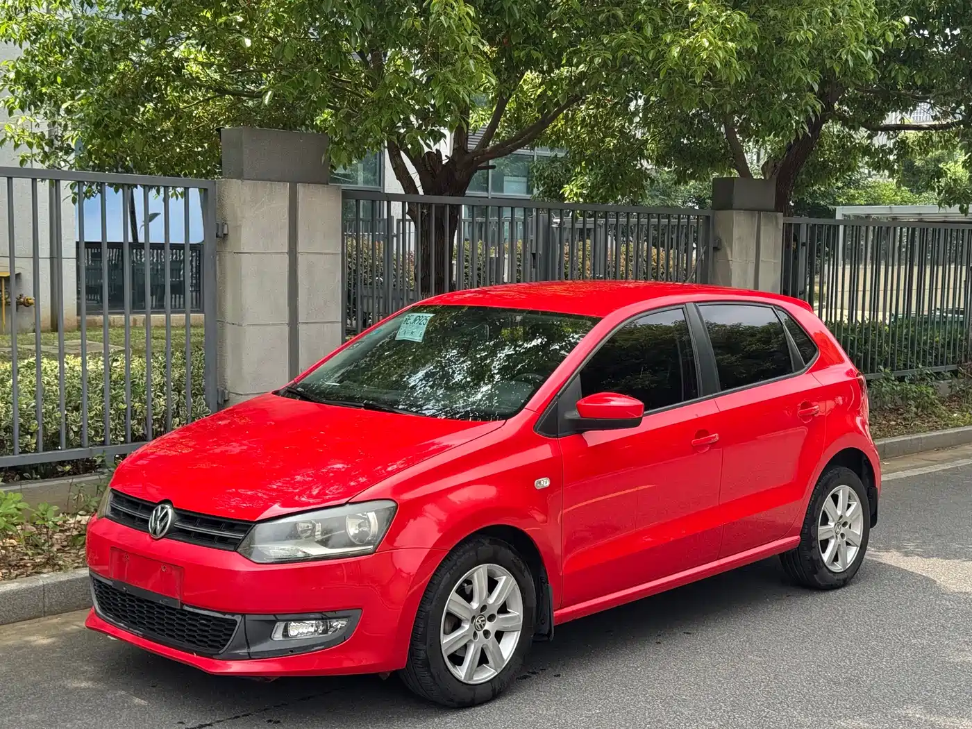 Volkswagen Polo 2013 1.4L Manual Trend Edition фото 2