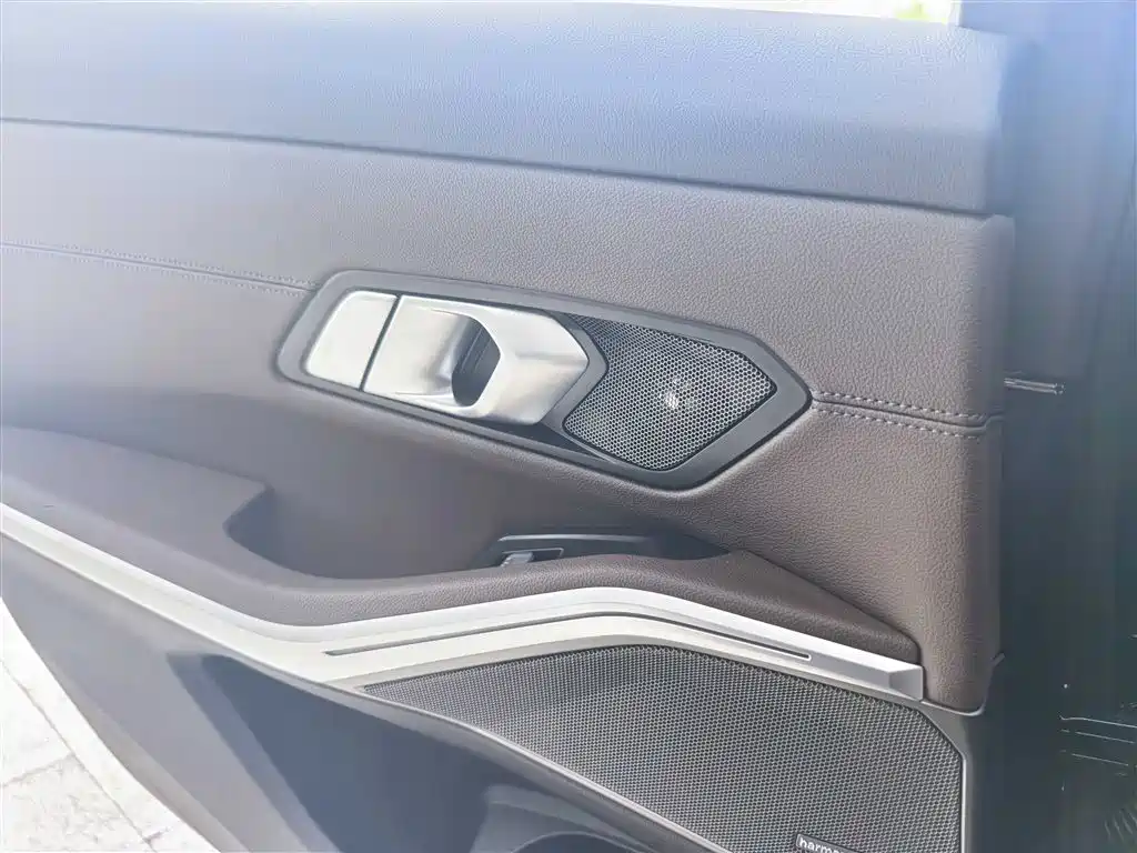 BMW 3 Series 2024 325i M Sport Shadowline Package фото 9