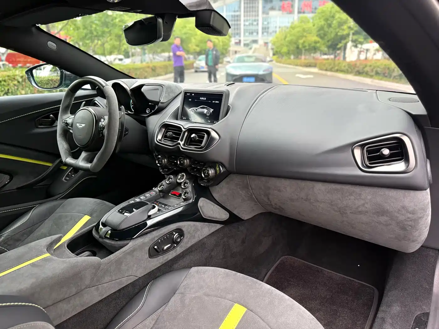 Aston Martin V8 Vantage 2022 4.0T V8 F1 Edition Coupe фото 6