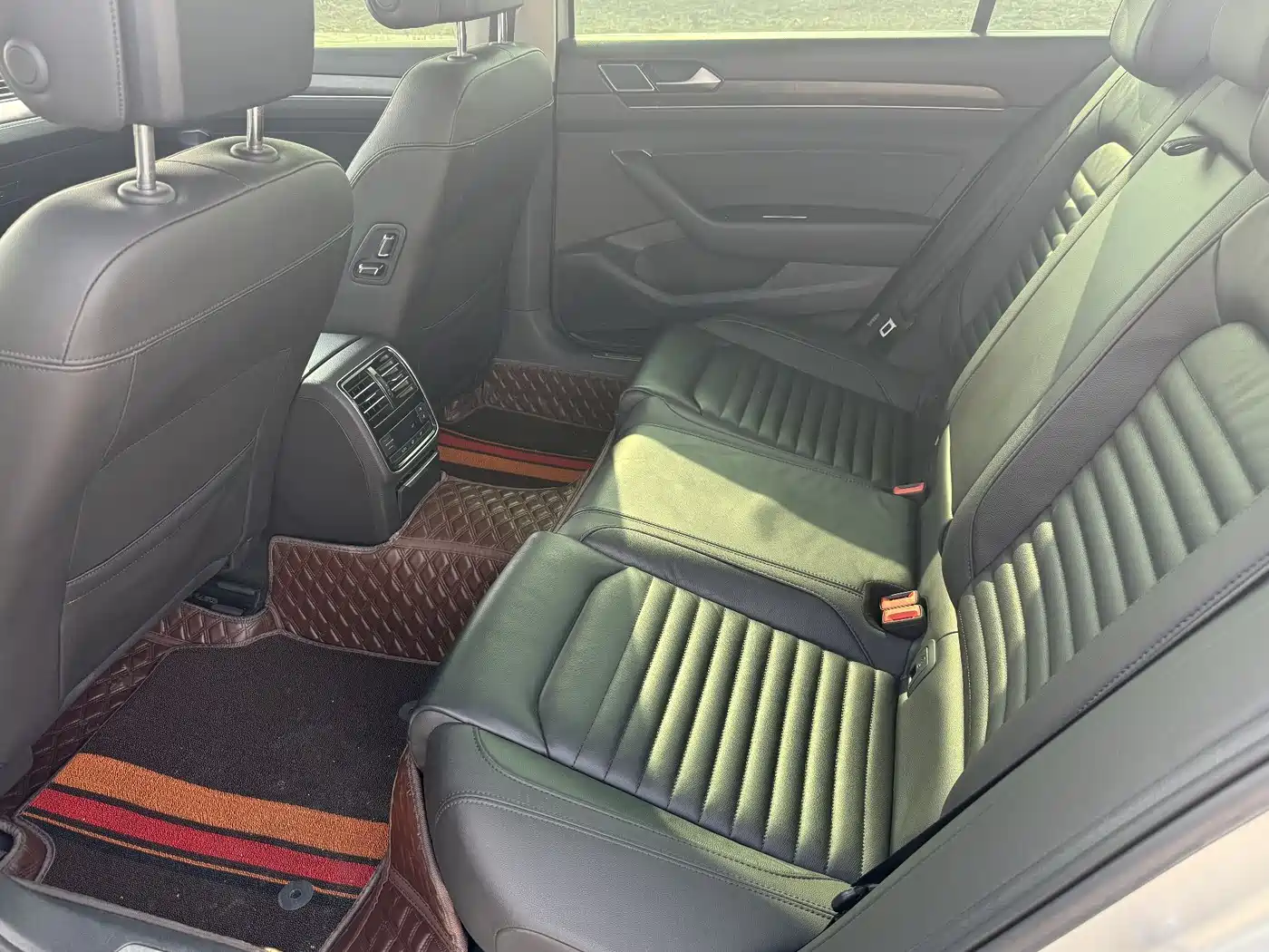 Volkswagen Magotan 2019 330TSI DSG Luxury Class China VI фото 5