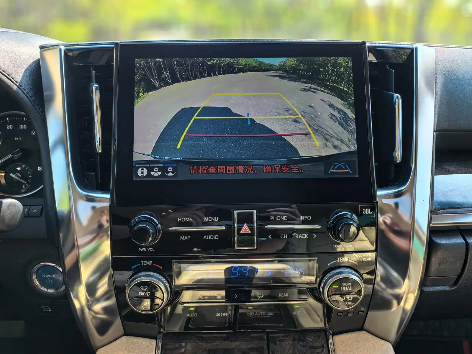 Фото 26 - Toyota Vellfire