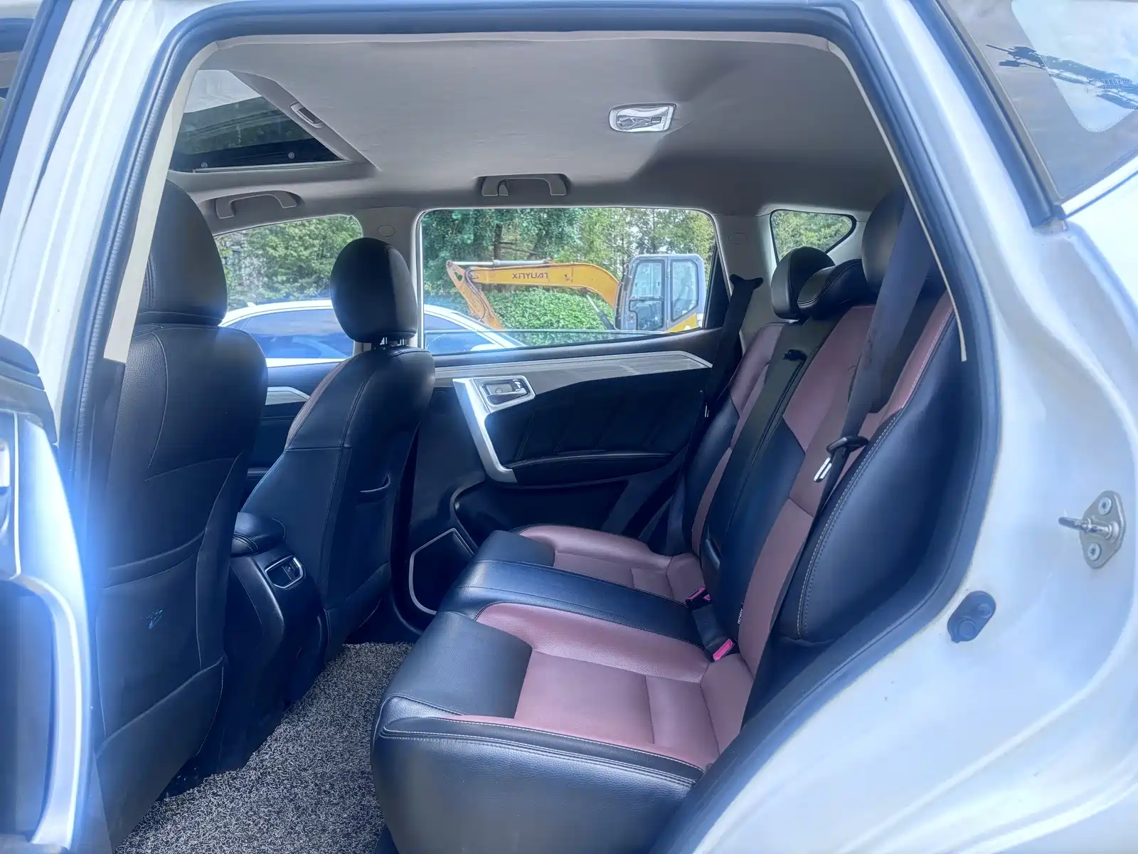 Photo 5 - Geely Emgrand X6