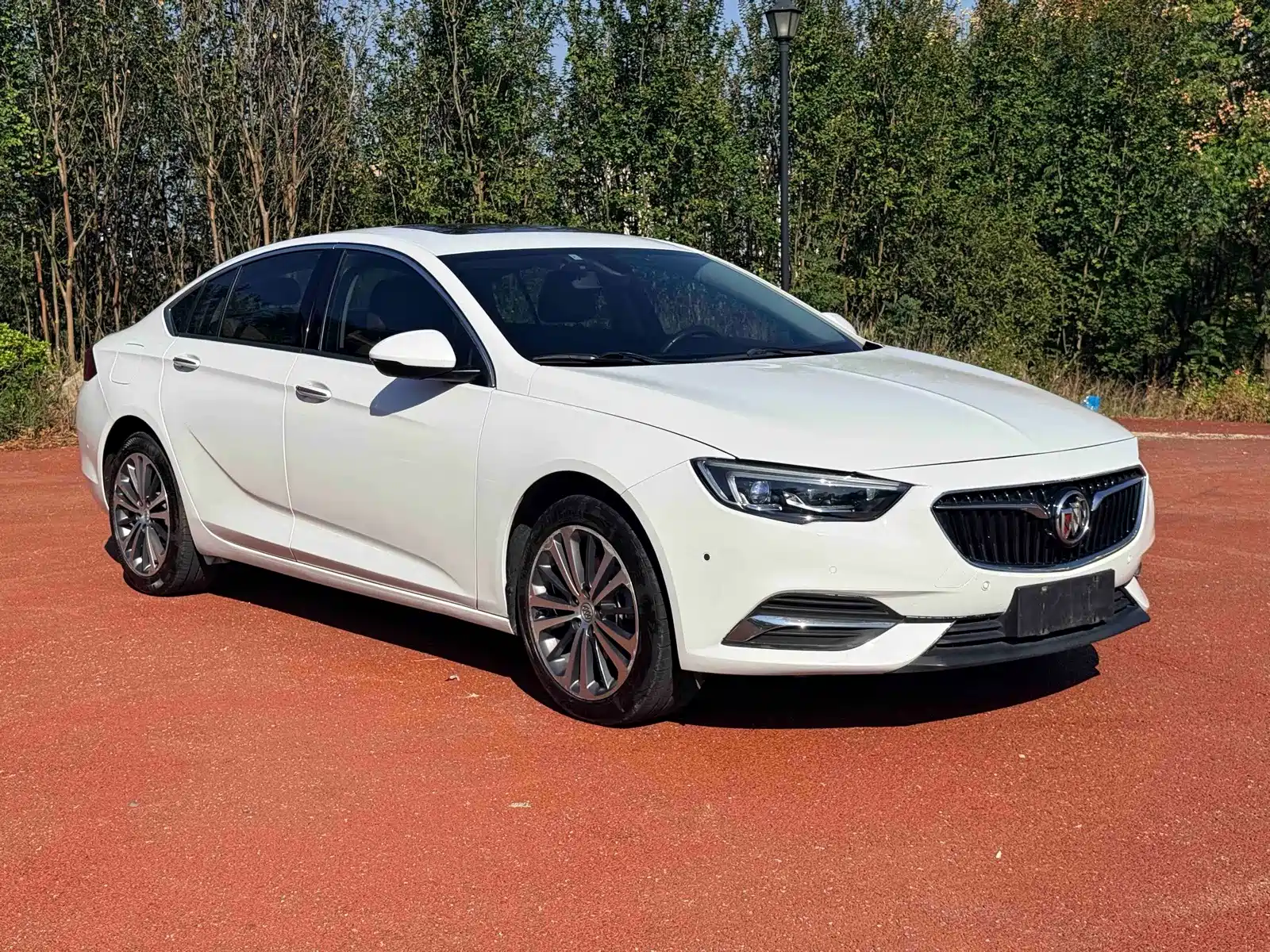 Photo 3 - Buick Regal