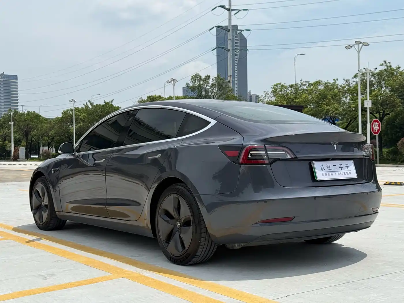 Tesla Model 3 (Import) 2019 2019 Long Range RWD Version