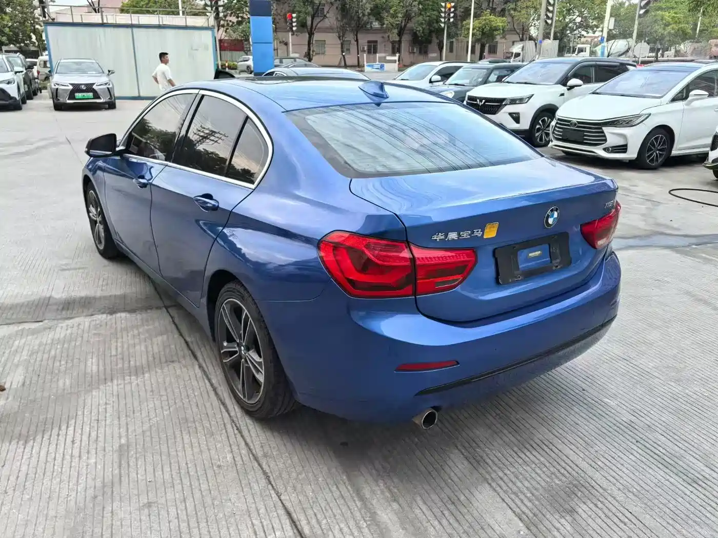 BMW 1 Series 2017 118i Sport фото 6