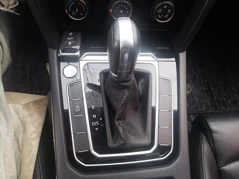 Volkswagen Magotan 2018 330TSI DSG Leading фото 16