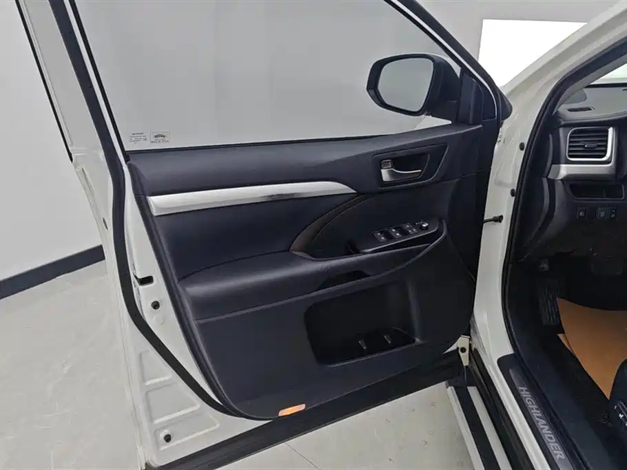 Toyota Highlander 2018 2.0T 4WD Luxury 7-seater China VI фото 7