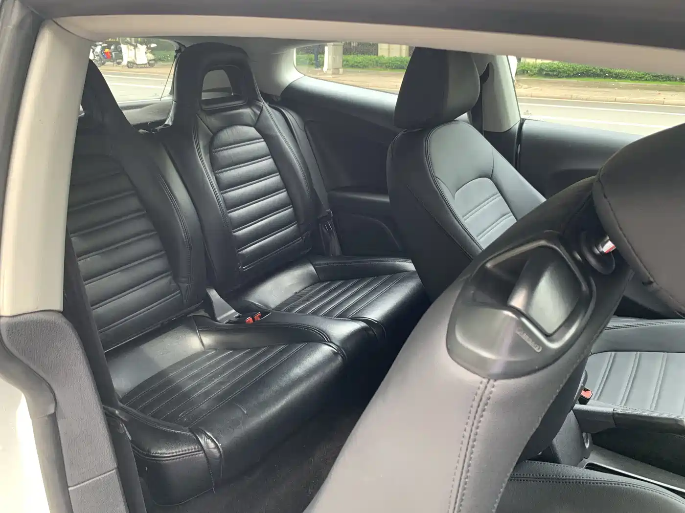 Volkswagen Scirocco 2015 1.4TSI Trend Edition фото 12