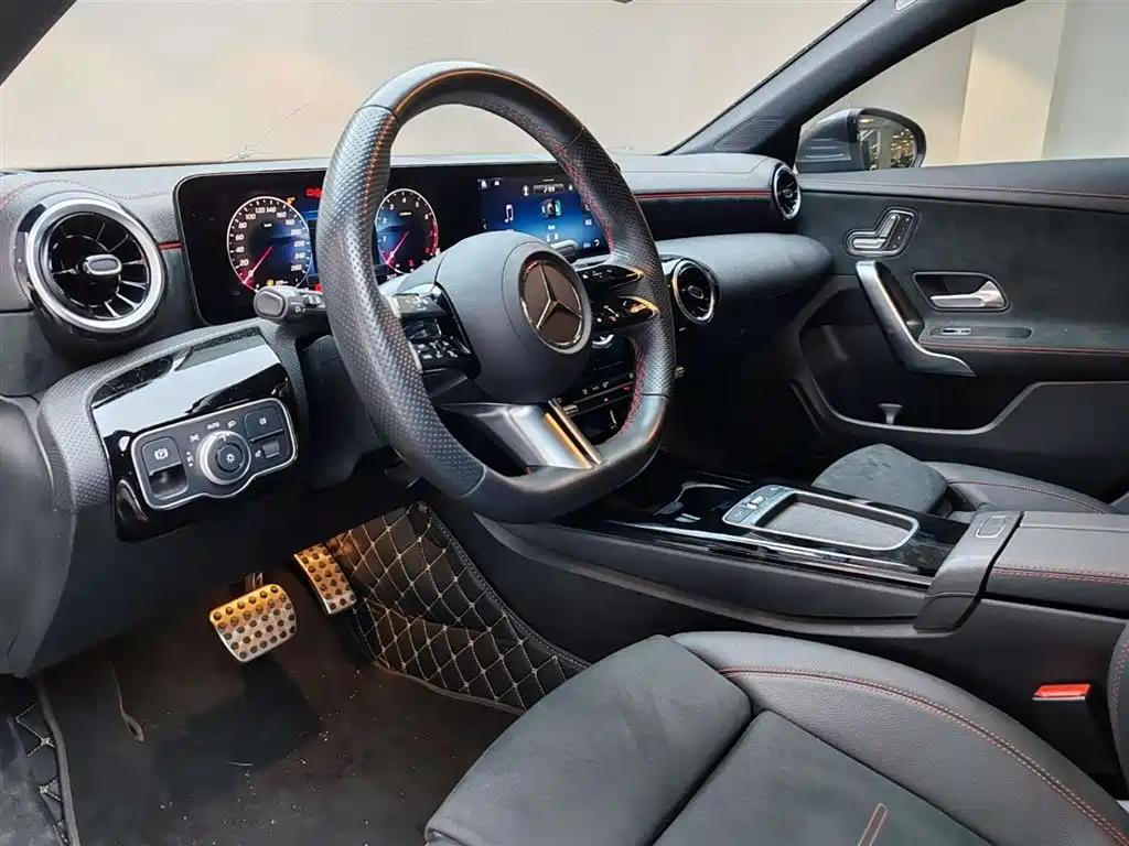 Mercedes-Benz CLA (Import) 2025 CLA 200 Shooting Brake фото 9