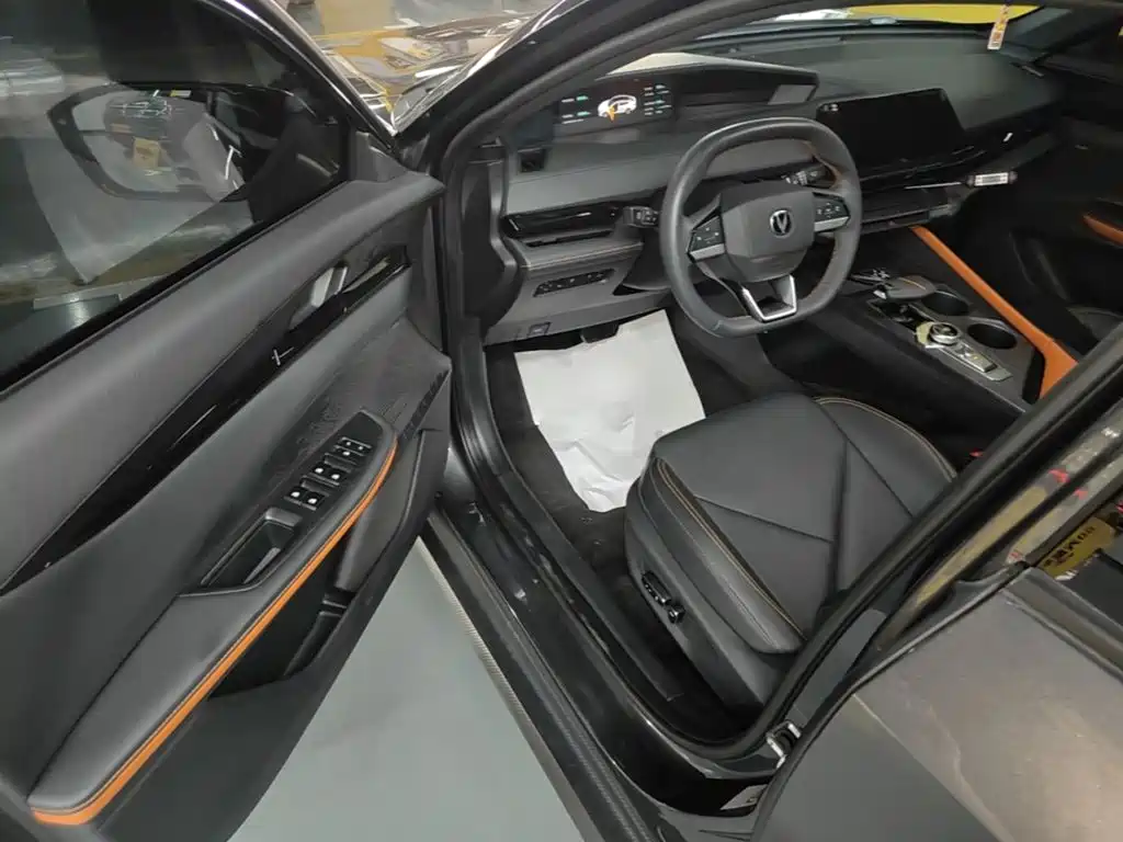 Changan UNI-V iDD 2023 2023 ZhiDian iDD 1.5T 113km Smart Fun Edition