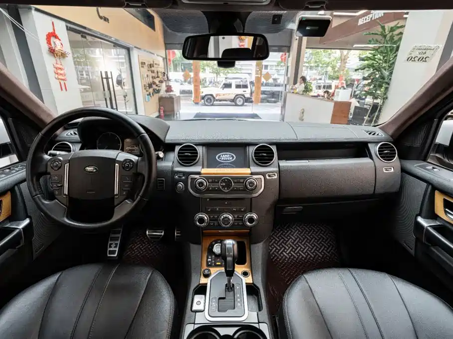 Land Rover Discovery 2012 3.0 SDV6 HSE Diesel фото 8