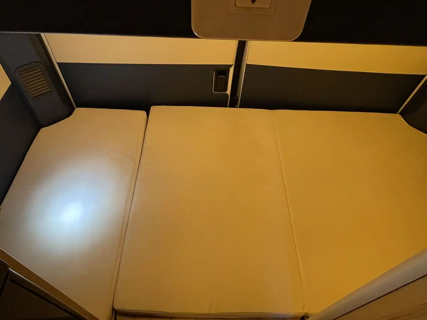 SAIC Maxus MAXUS V90 RV 2021 2.0T Travel Home V90 Self-Contained Class B RV Luxury Transverse Bed фото 22