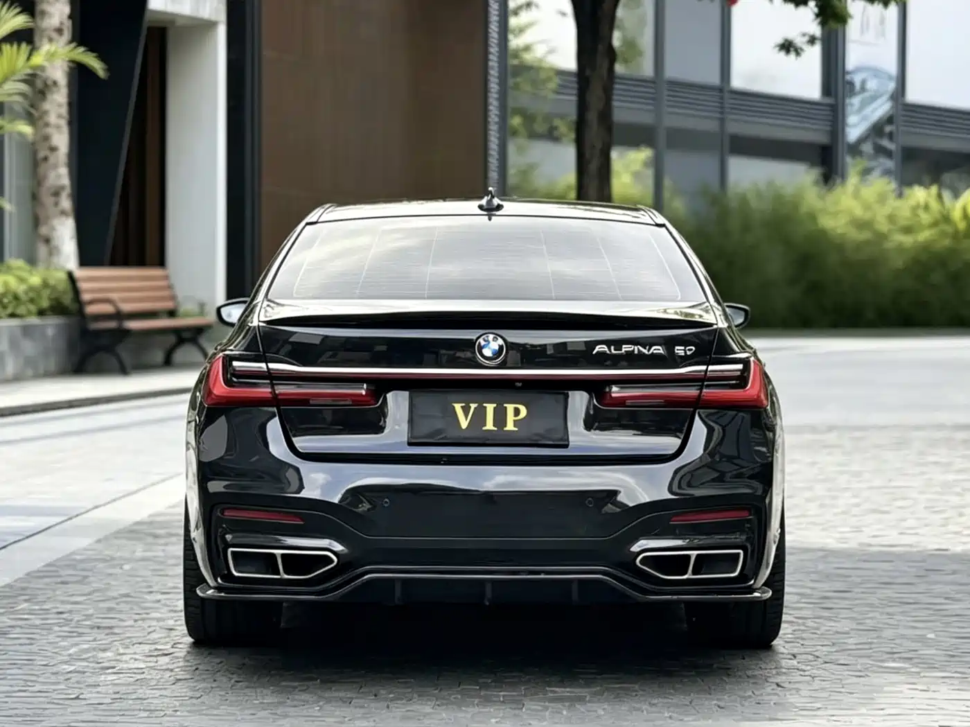 BMW 7 Series 2017 740Li xDrive Luxury Edition фото 8