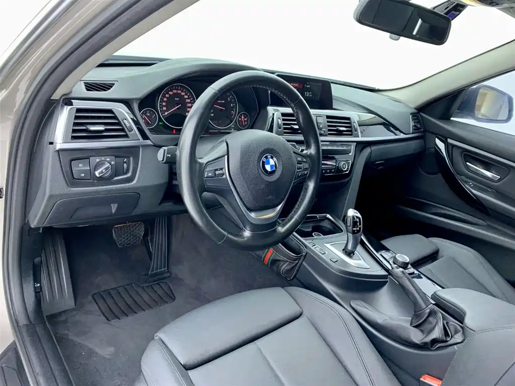BMW 3 Series 2018 318Li фото 14
