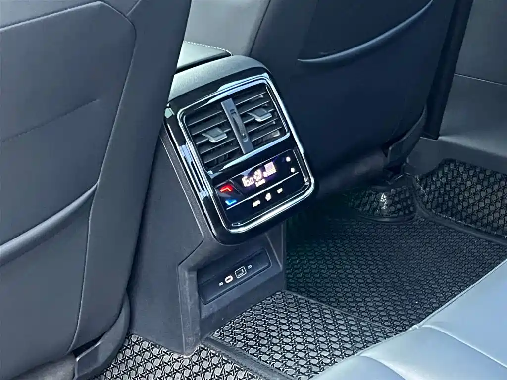 Volkswagen Passat 2023 330TSI Starlight Elite Edition фото 22