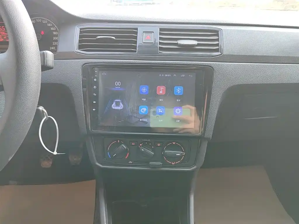 Volkswagen Santana 2016 1.4L Manual Trend Edition фото 6