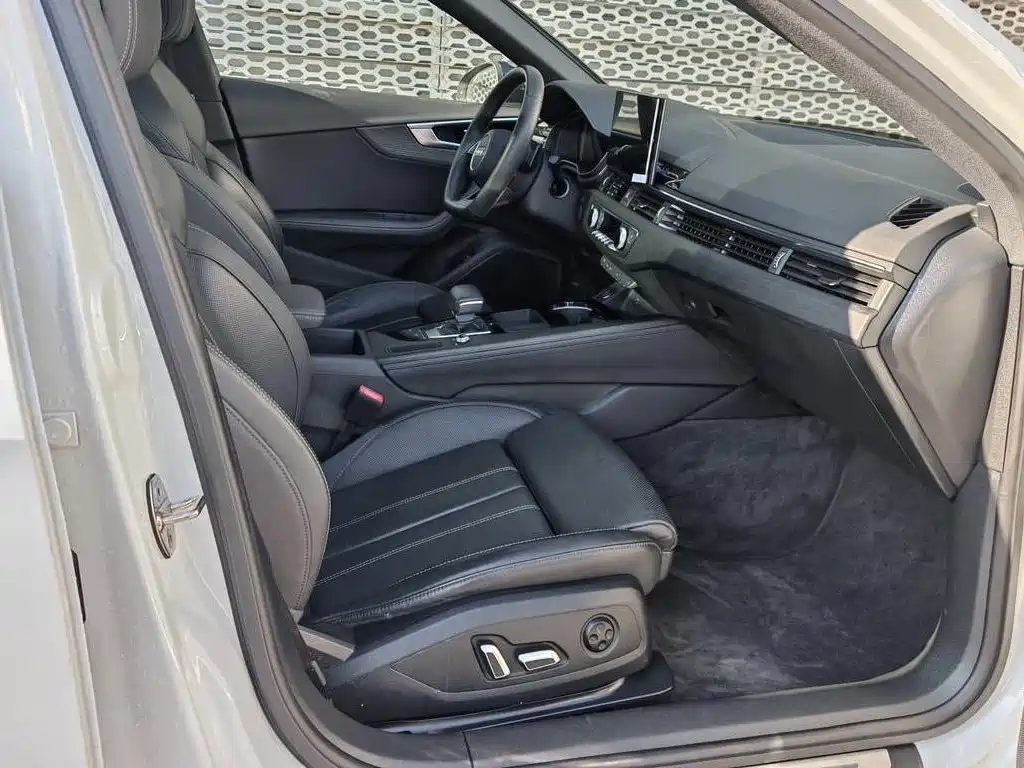 Audi A4L 2023 40 TFSI Luxury Sport фото 10
