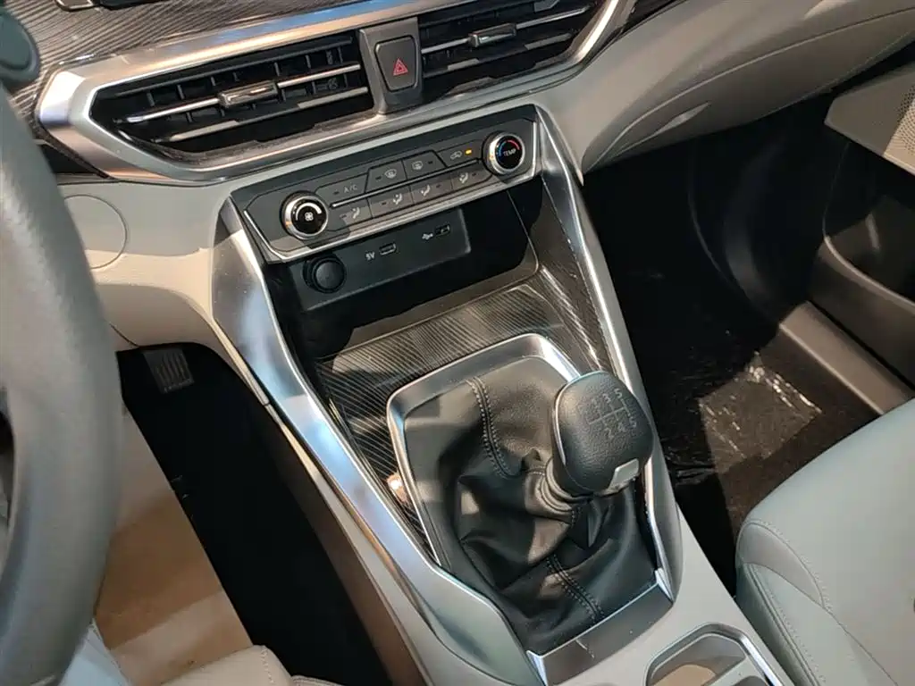 SAIC Maxus Maxus G50 2023 Model 1.5T Manual Joyride A фото 14