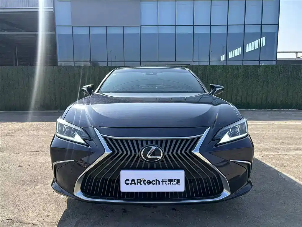 Lexus ES 2020 200 Excellence фото 3