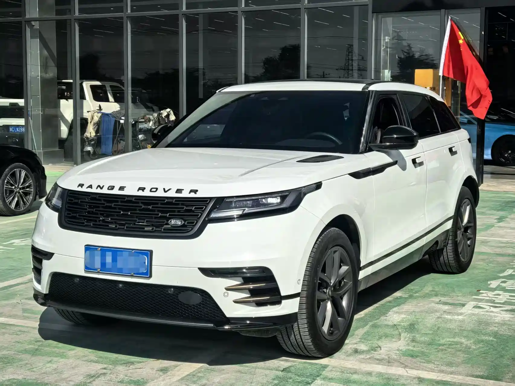 Photo 1 - Land Rover Range Rover Velar