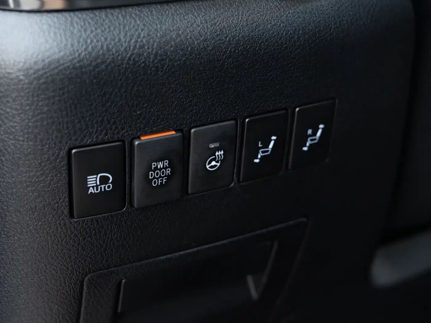 Toyota Alphard 2021 Hybrid 2.5L Ultimate фото 16
