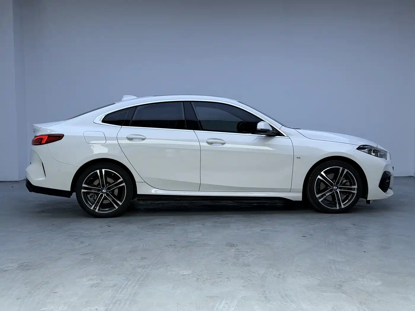 BMW 2 Series (Import) 2023 225i 4-Door Coupe M Sport Package фото 8