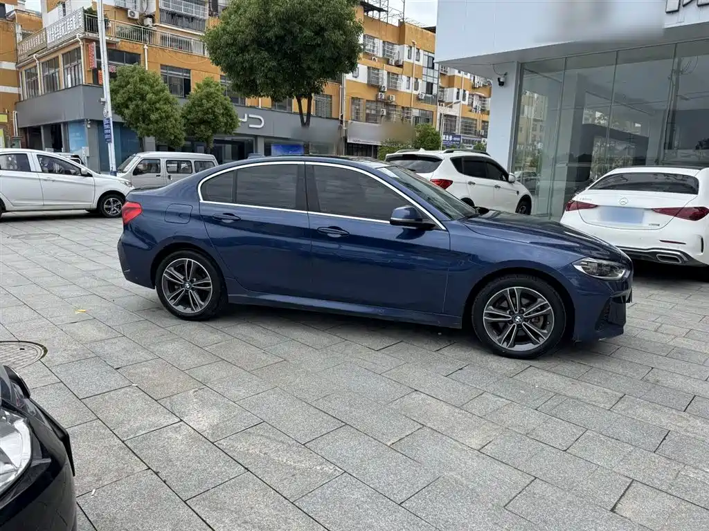 BMW 1-SERIES