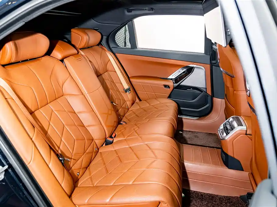 BMW 7 Series 2023 Facelift 740Li Exclusive M Sport Package фото 25