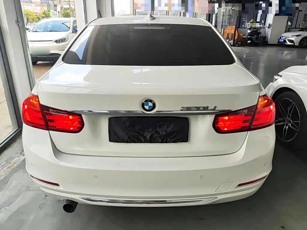 Photo 6 - BMW 3 Series