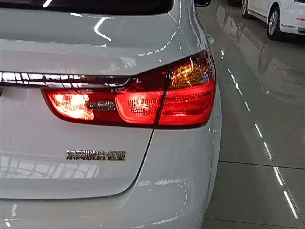Kia K3 2015 1.6L Automatic GLS фото 8