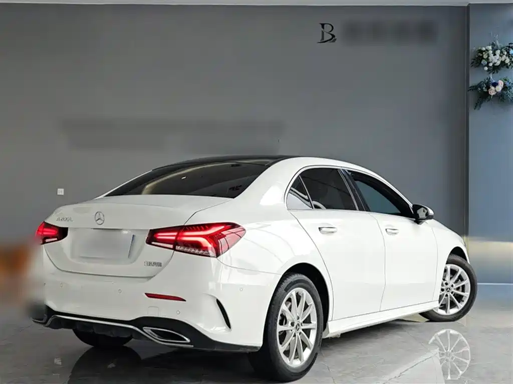 Mercedes-Benz A-Class 2022 A 200 L Sport Sedan Dynamic фото 13