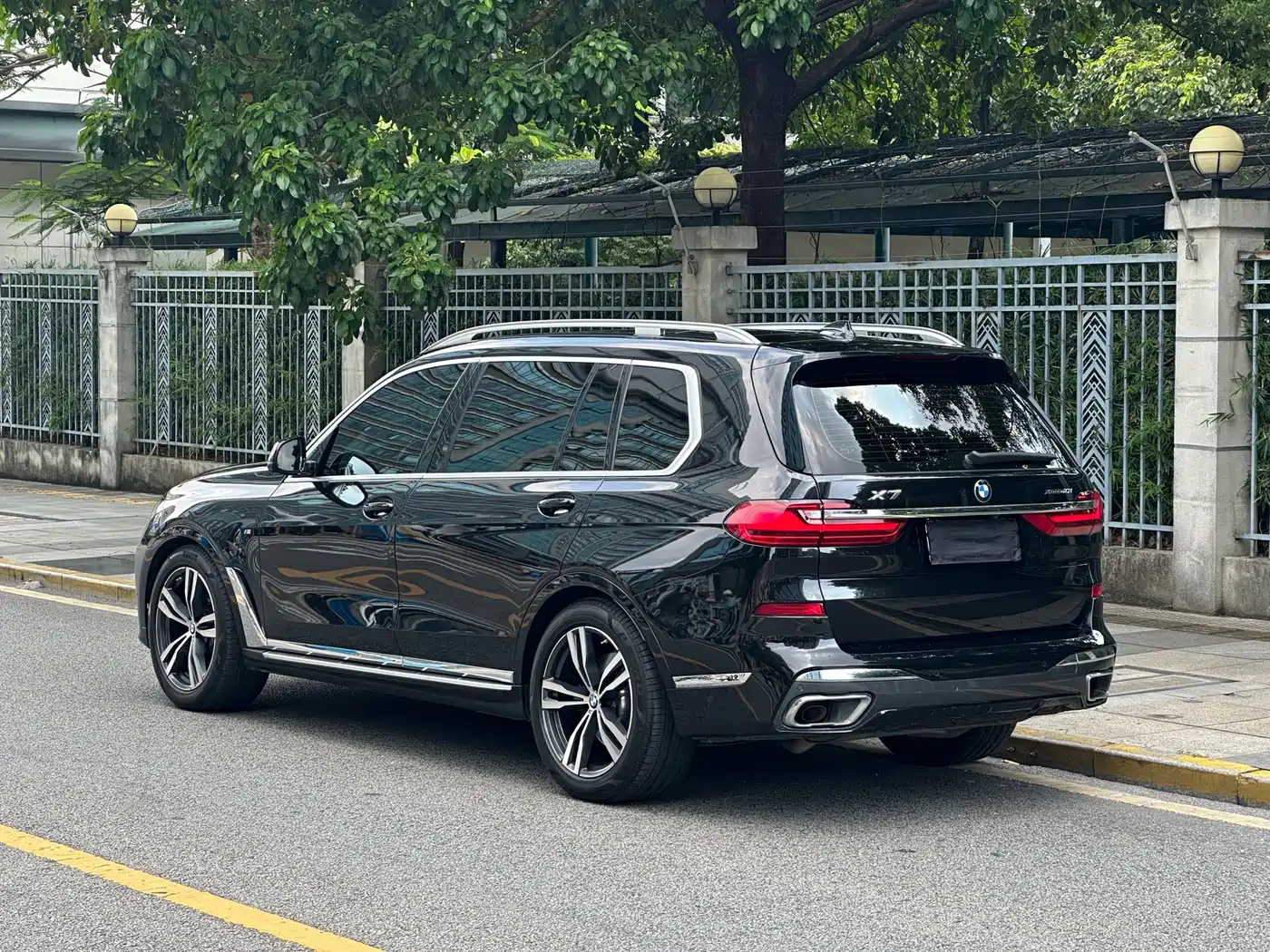 BMW X7 2022 xDrive40i Exclusive M Sport Package фото 3