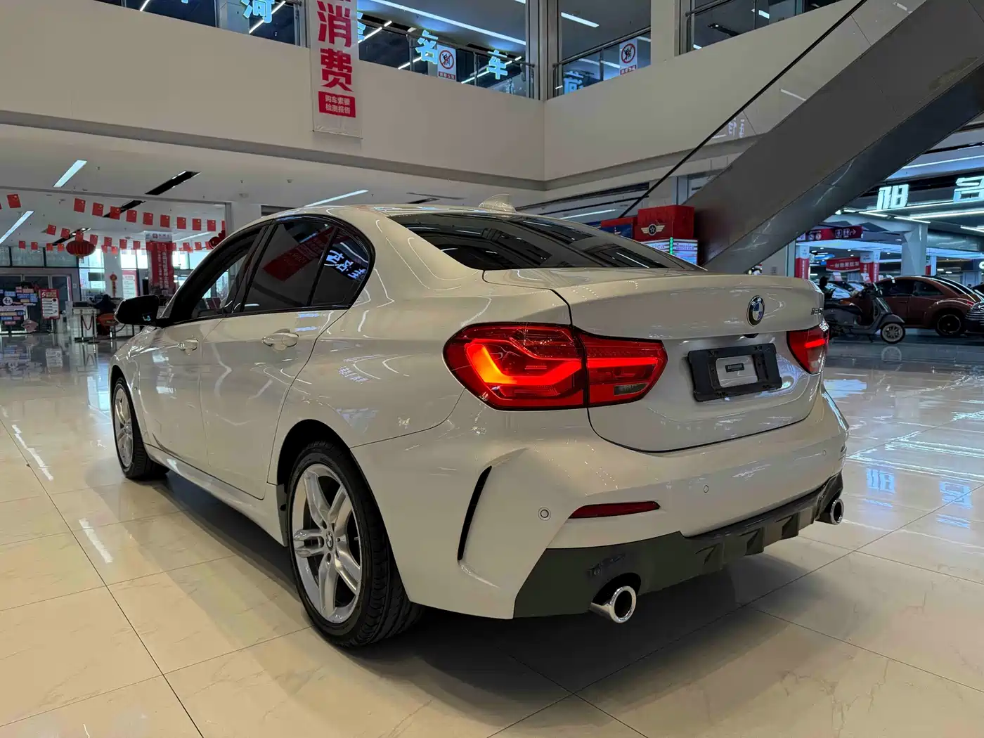 BMW 1 Series 2020 Model 120i M Sport Package фото 3