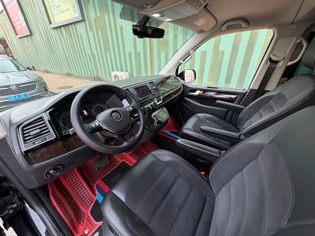 Volkswagen Multivan 2018 2.0TSI 4WD Premium Edition 7-Seater фото 3