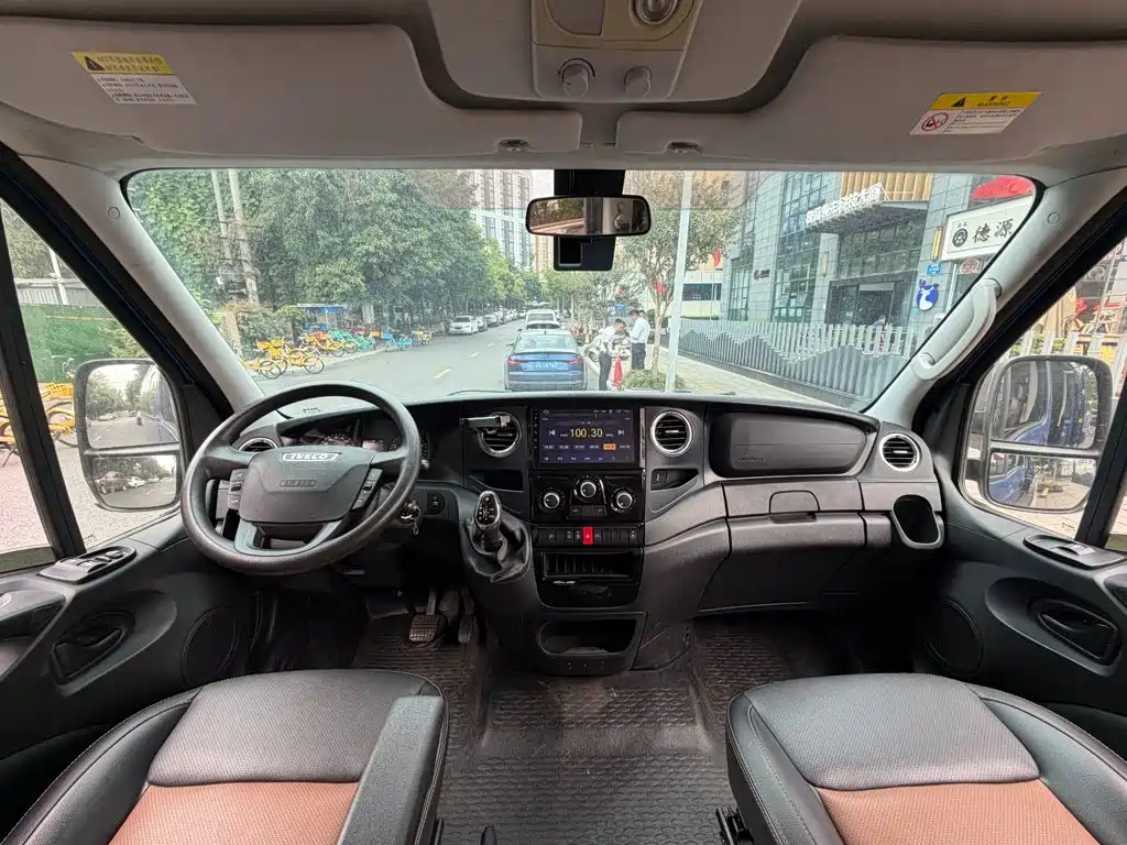 Photo 11 - Iveco Daily