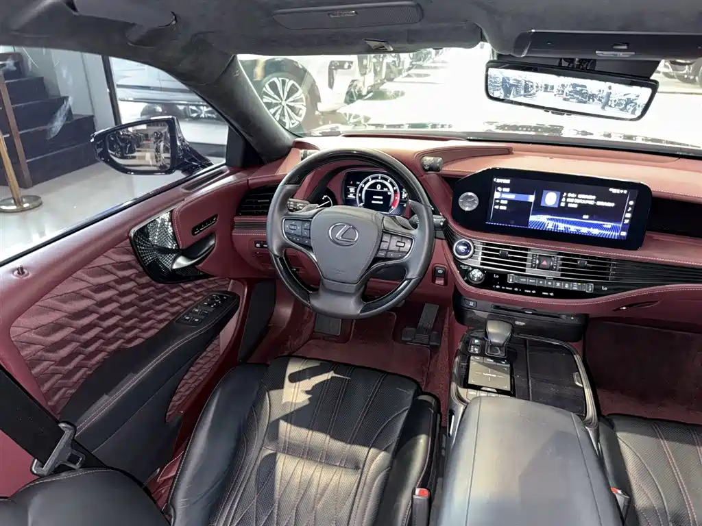 Lexus LS 2021 500h Executive Edition фото 24