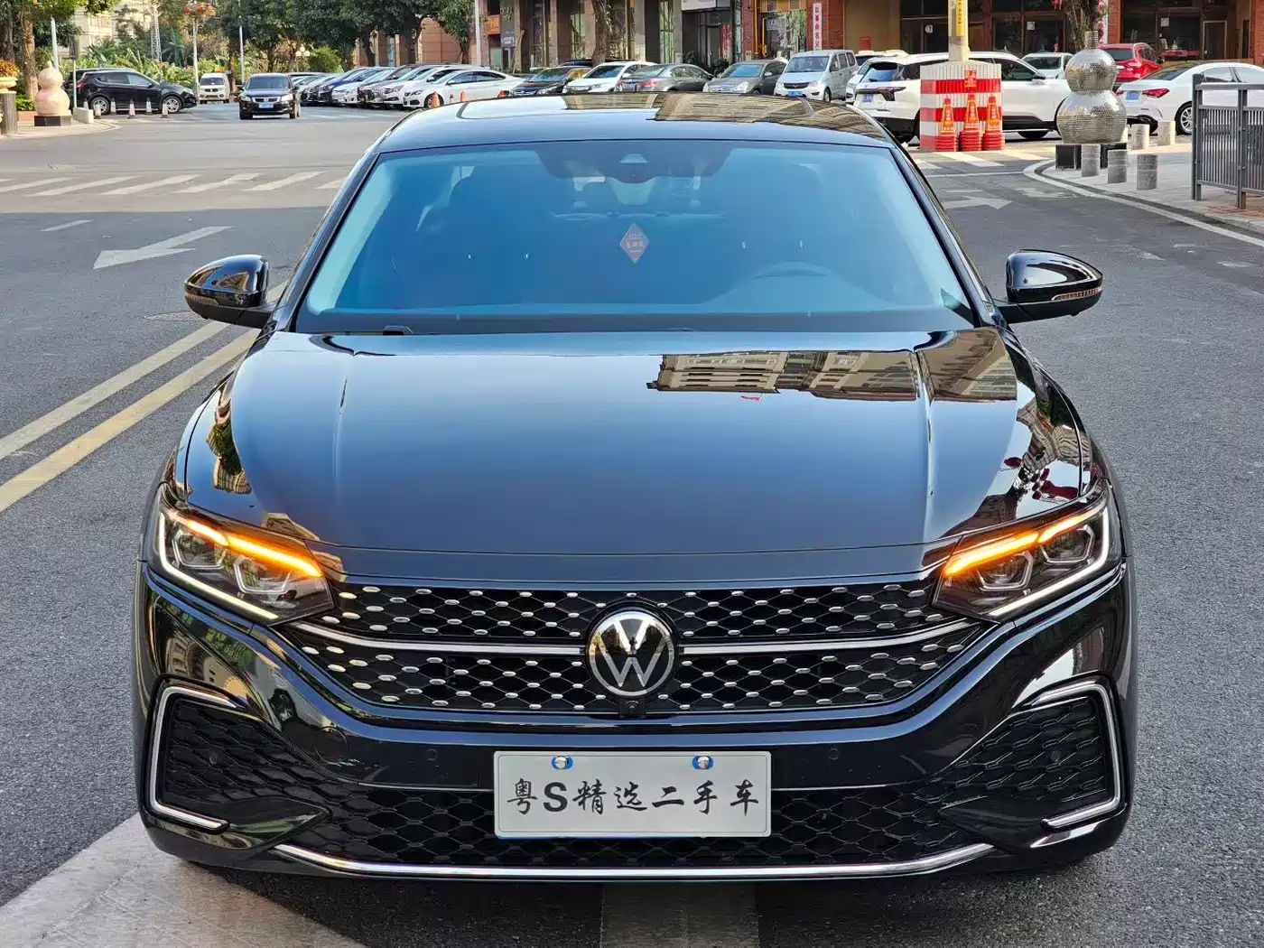 Volkswagen Passat 2024 380TSI Starlight Luxury Edition фото 2