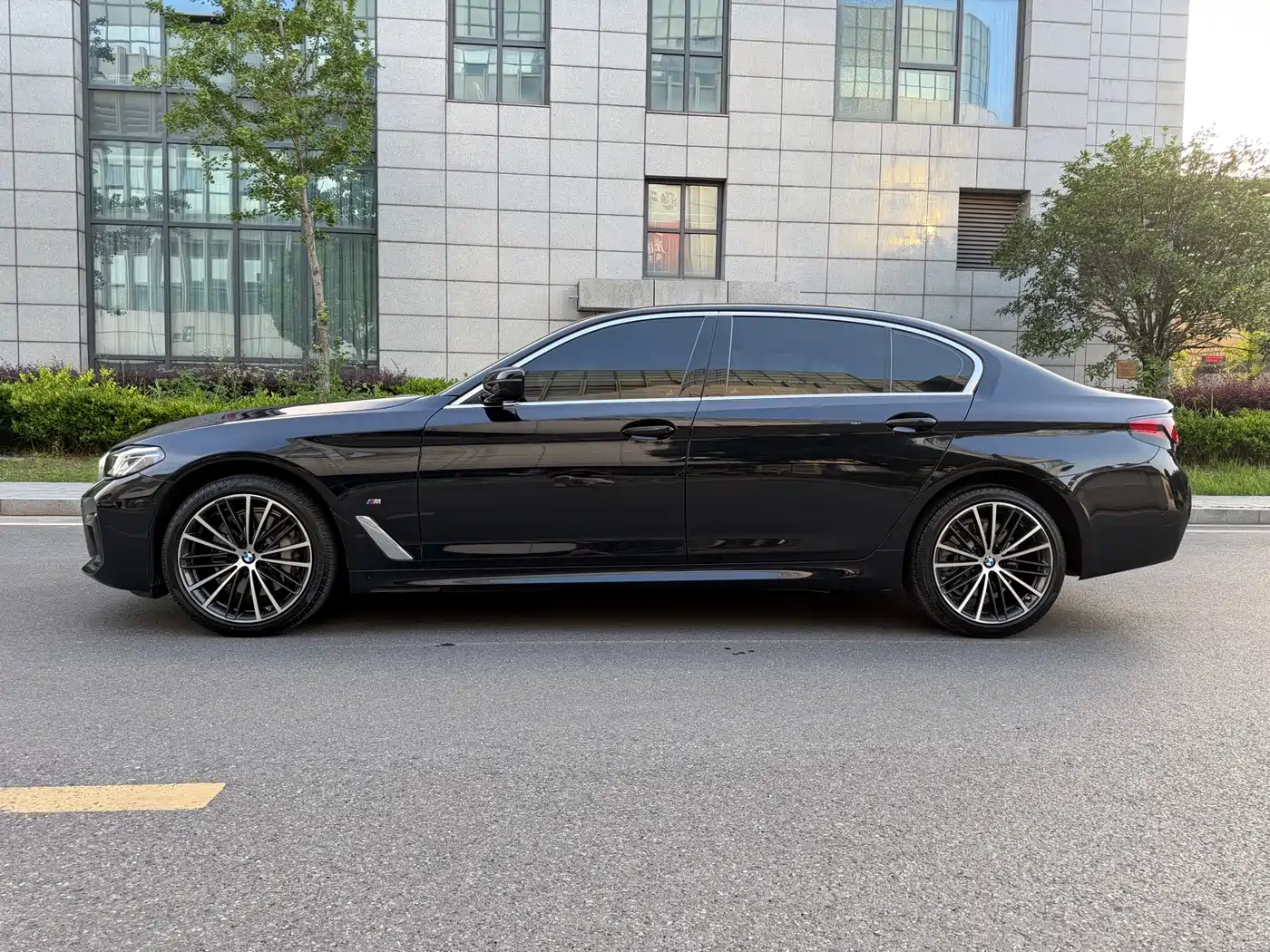 BMW 5 Series 2022 530Li Leading M Sport Package фото 15