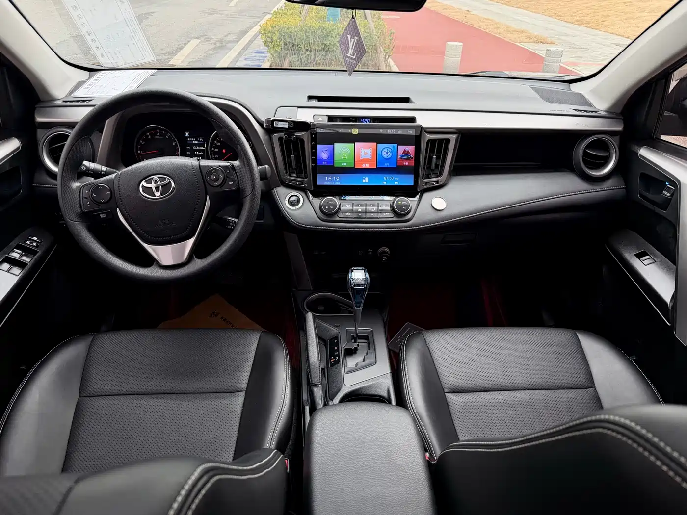 Toyota RAV4 Rongfang 2019 2.0L CVT 2WD Style X Limited Edition China VI фото 9