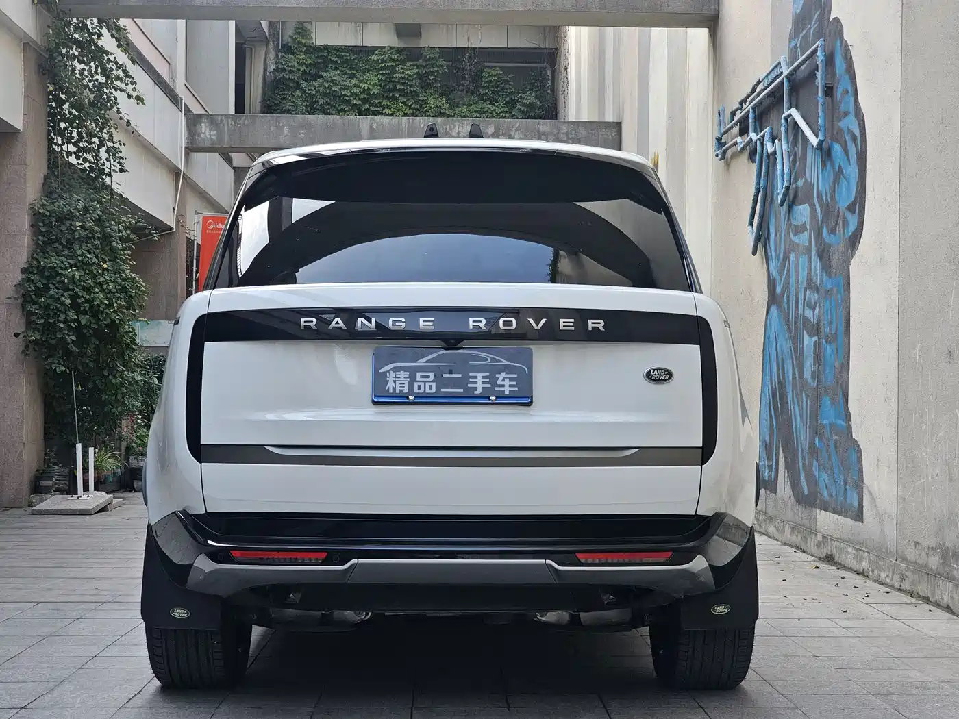 Land Rover Range Rover 2025 3.0 L6 400PS Flourishing Era Extended Wheelbase фото 3