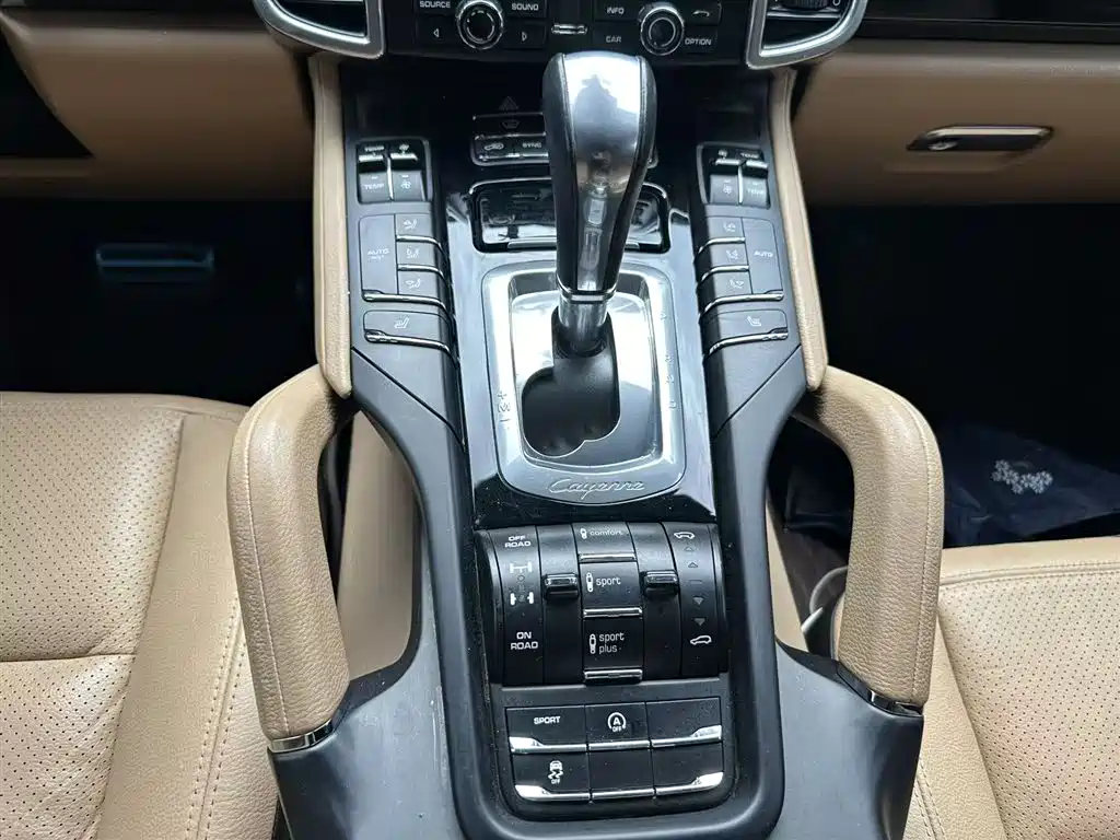 Porsche Cayenne 2016 Cayenne Platinum Edition 3.0T фото 10