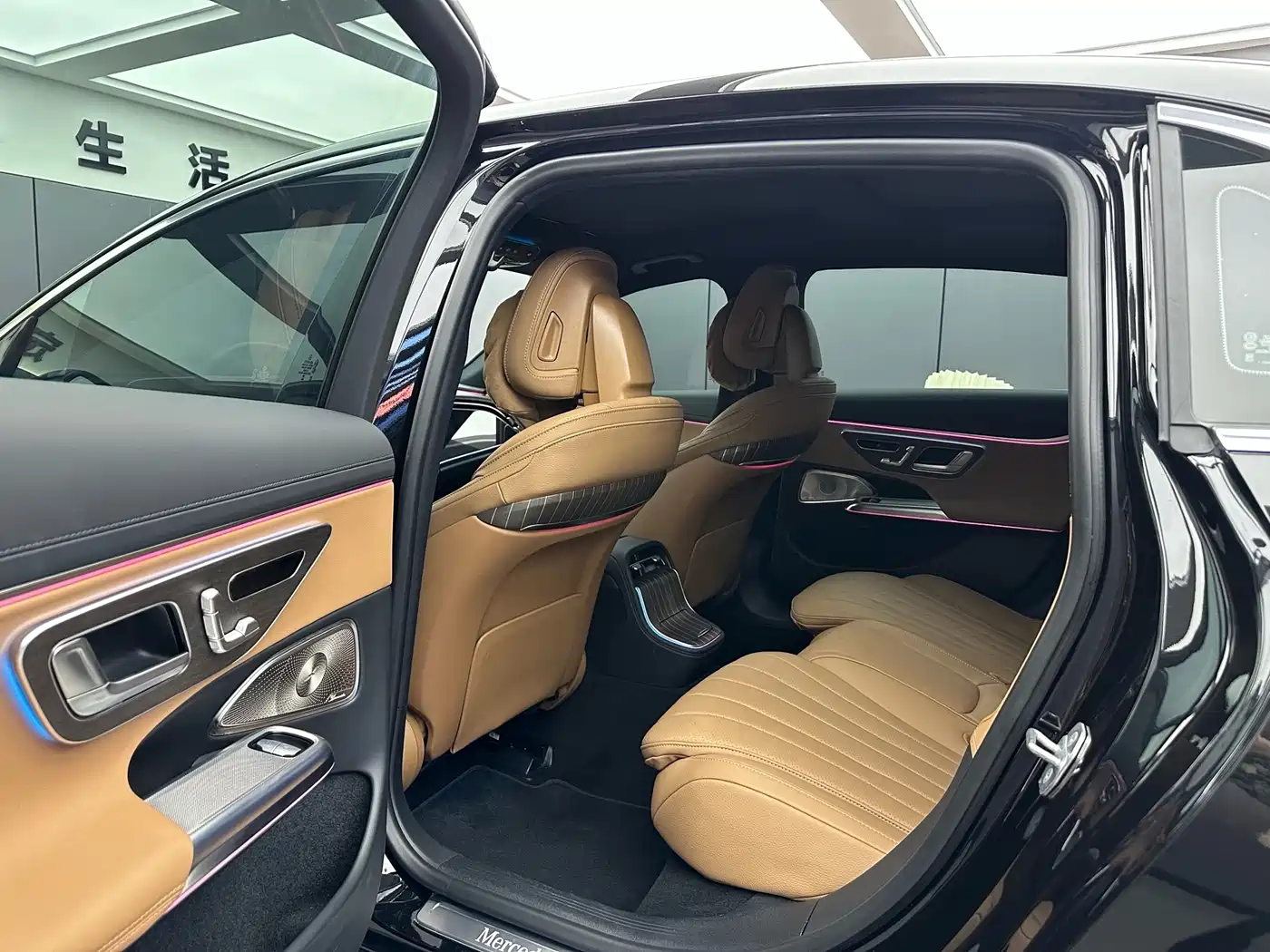 Mercedes-Benz E-Class 2024 Model E 300 L Luxury фото 7