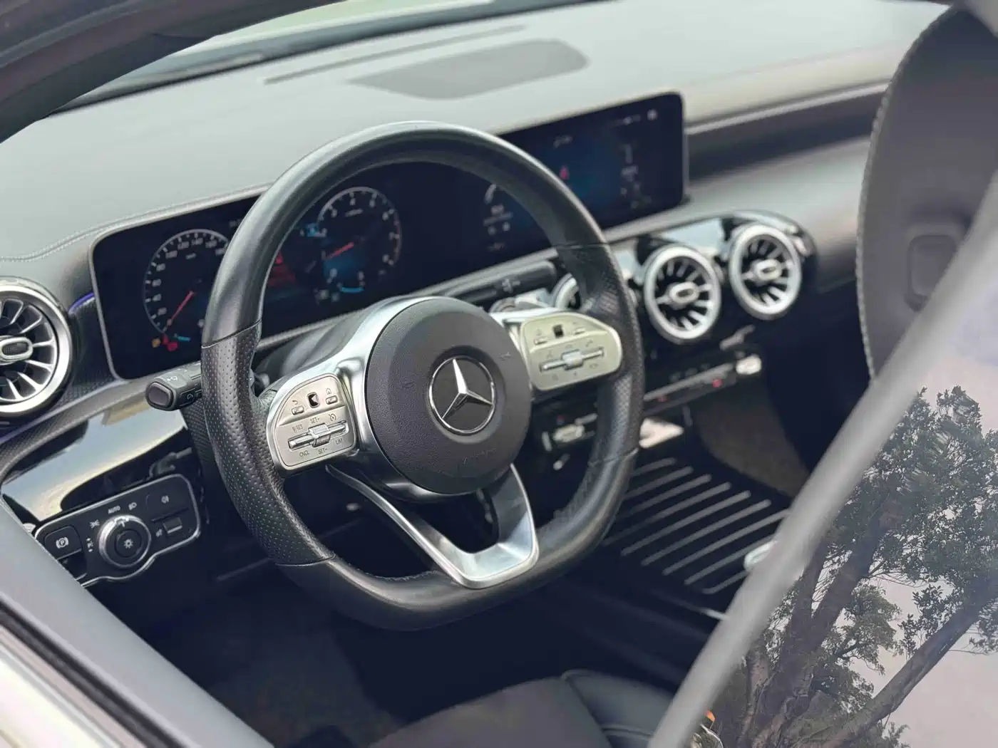 Mercedes-Benz A-Class 2020 A 200 L Sport Sedan фото 16