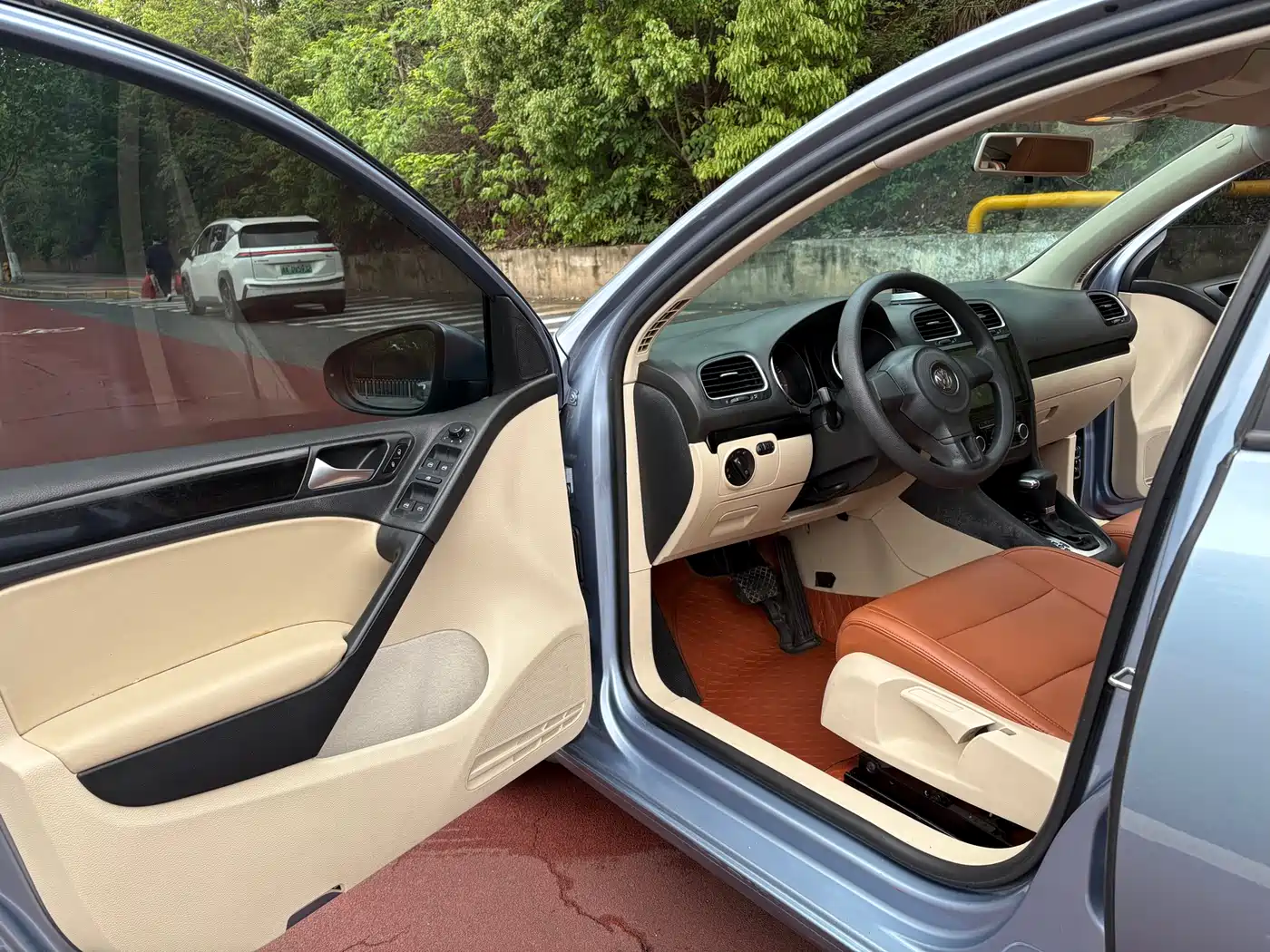 Volkswagen Golf 2010 1.4TSI Automatic Luxury фото 14