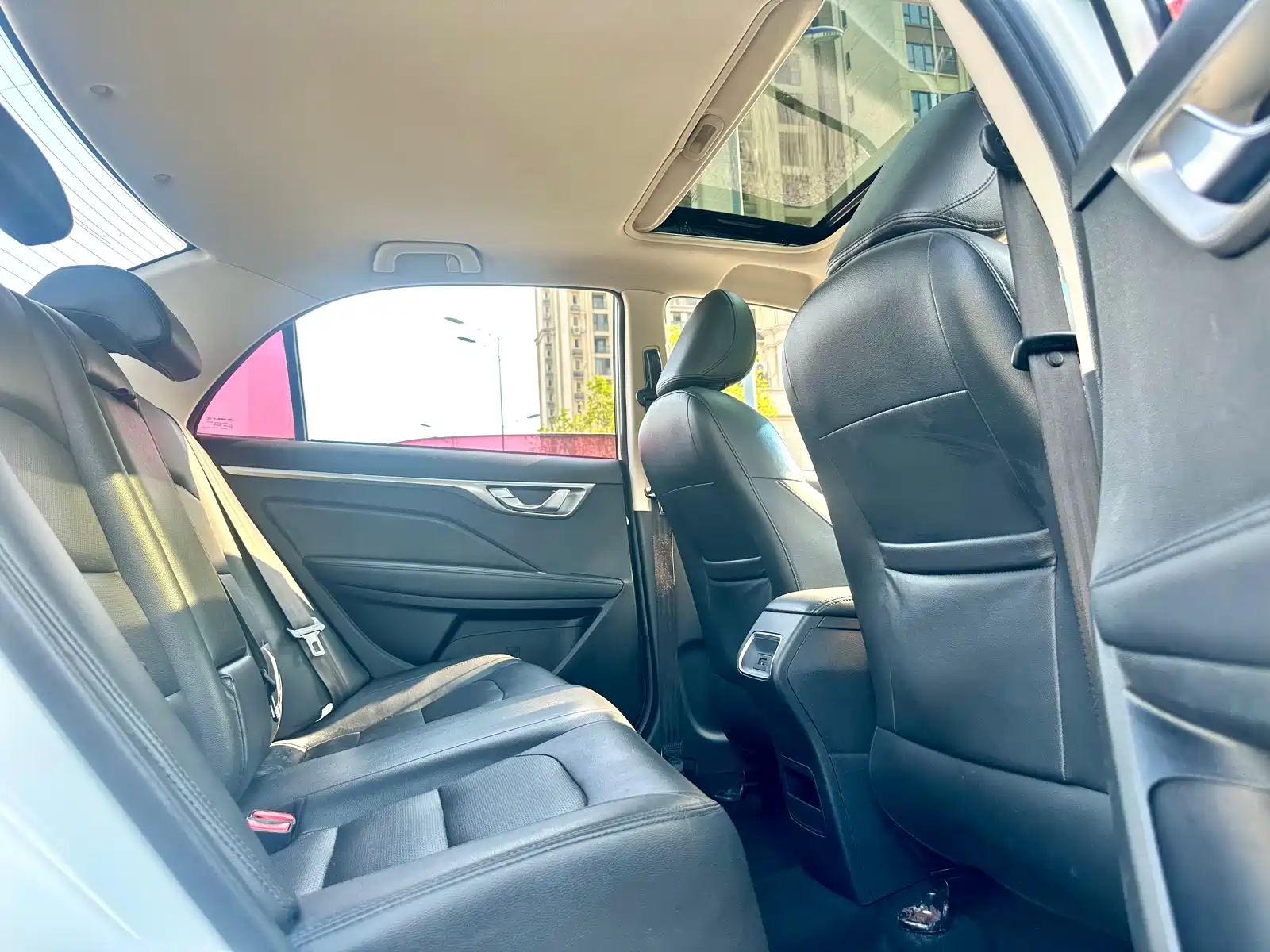 Фото 23 - Geely Vision