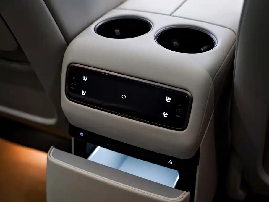 Li Auto Li i8 2025 2025 Standard Edition