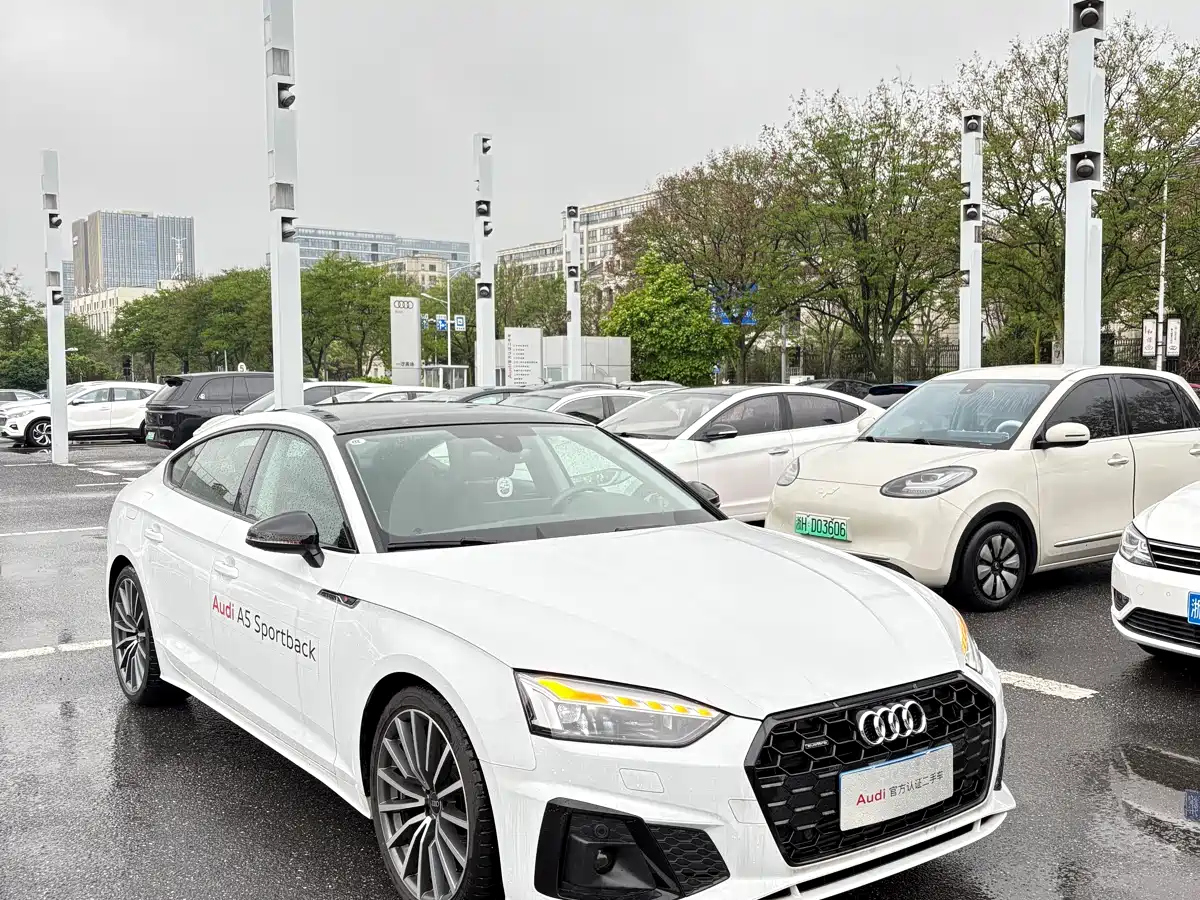 Audi A5 (Import) 2025 Sportback 40 TFSI quattro Collector's Edition Luxury Dynamic фото 3